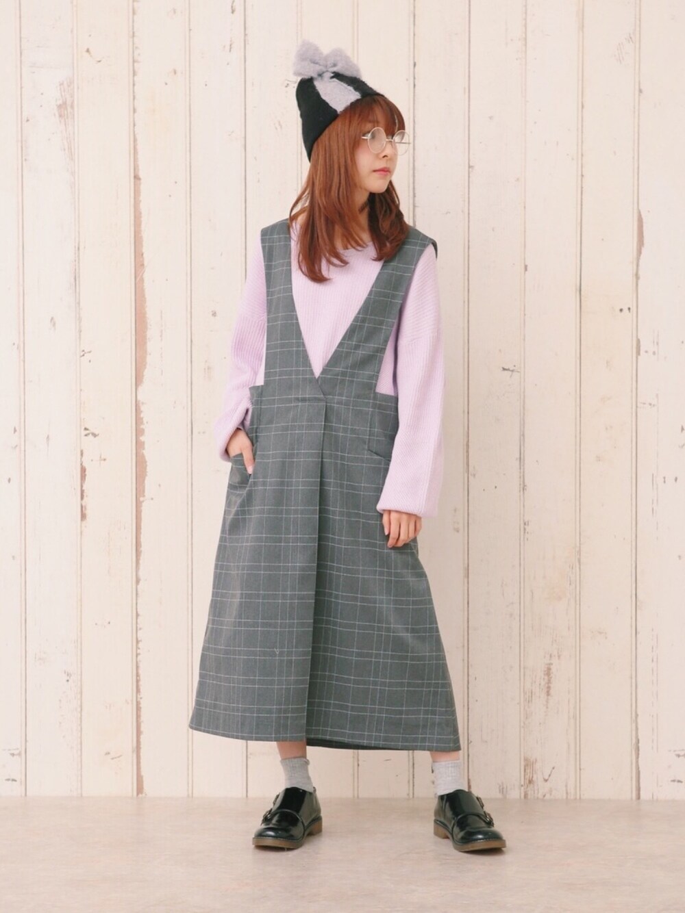 「大人カジュアル、春、おしゃれさんと繋がりたい、チェック、袖ボリューム、プチプラ、シンプルコーデ、casual、ワンピース、ジャンスカ」｜「cepoのネックＶジャンスカ（ワンピース、グレー系）」を使った、ピタちゃんさん（レディース・152cm）の春コーディネートの1枚目の写真