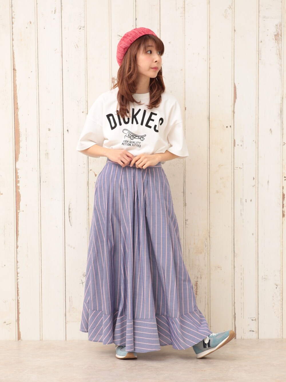 「ラクチンコーデ、オトナ女子、ゆるコーデ、スカート、チビーズ✳︎、Dickies、きれいめカジュアル、ニューバランス、スニーカー、低身長」｜「Dickiesの【ディッキーズ】プリントＴ（Tシャツ/カットソー、ホワイト系）」を使った、ピタちゃんさん（レディース・152cm）の夏コーディネートの1枚目の写真