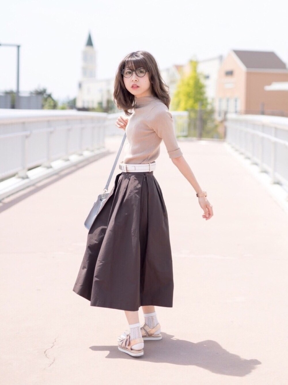 「スカート、シンプル、ＧＷ、サンダル、休日スタイル、ロングスカート、お洒落さんとつながりたい、きれいめカジュアル、ショルダーバッグ、cohina」｜「JOURNAL STANDARDの【Anne Thomas/アン トーマス】スリーストラップサンダル（ゴールド）（サンダル、ゴールド系）」を使った、ピタちゃんさん（レディース・152cm）の春コーディネートの1枚目の写真