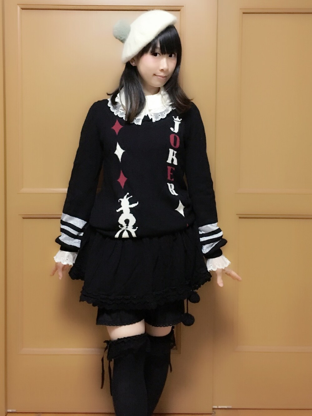 「ロリータ、ファー小物、カジュアル、ニット、ニットワンピース、かぼちゃパンツ、トランプ柄、ブラック、outfit、かわいい」｜「ALICE and the PIRATESのアイテム（ワンピース、ブラック系）」を使った、鈴木りぇさん（レディース・156cm）の冬コーディネートの1枚目の写真