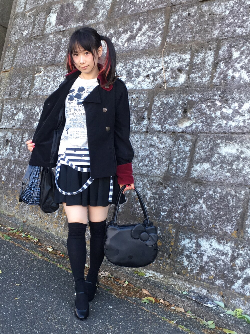「パンク、カジュアルコーデ、punk、rock、ボーダー、harajuku、Japan、Kawaii、KERA!、かわいい」｜「地元でのアイテム（その他シューズ、ブラック系）」を使った、鈴木りぇさん（レディース・156cm）の春コーディネートの1枚目の写真