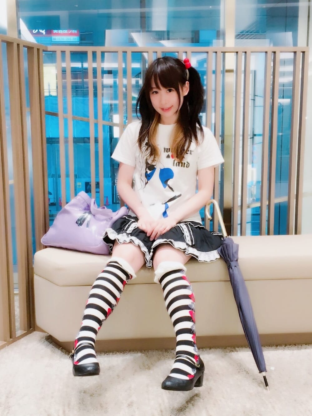 「カジュアルコーデ、シンプル、白、トリコロール、マリン、夏、Tシャツ、スカート、原宿、かわいい」｜「BANANA FISHのアイテム（Tシャツ/カットソー、ホワイト系）」を使った、鈴木りぇさん（レディース・156cm）の夏コーディネートの1枚目の写真