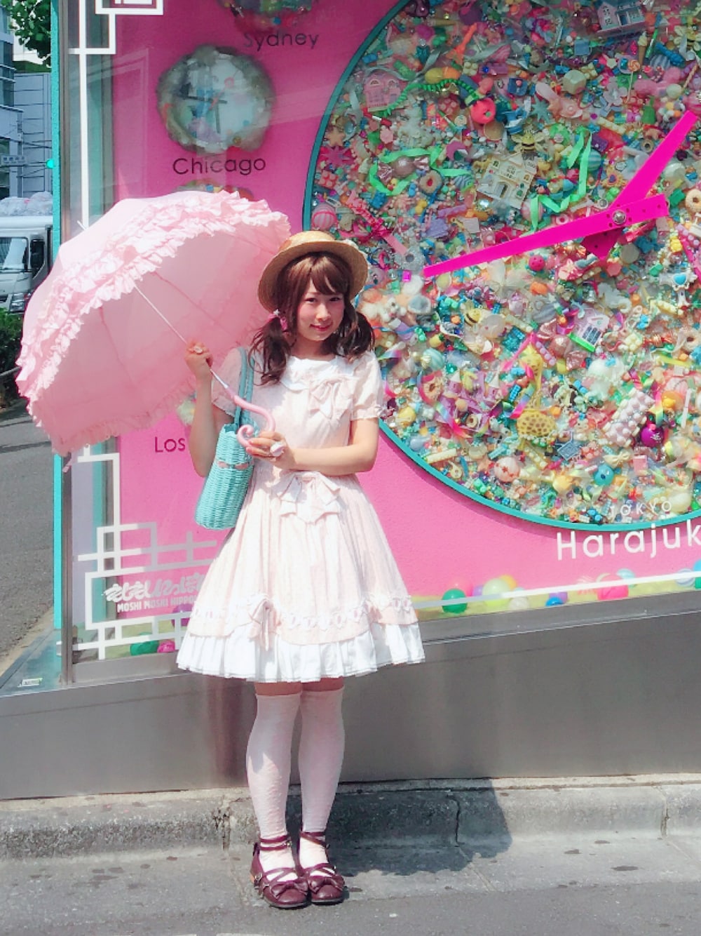 「ロリィタ、ロリータ、ピンク、ワンピース、日傘、むぎわら帽子、ウィッグ、かわいい、原宿、ゆめかわいい」｜「Angelic Prettyのアイテム（ワンピース、ピンク系）」を使った、鈴木りぇさん（レディース・156cm）の秋コーディネートの1枚目の写真