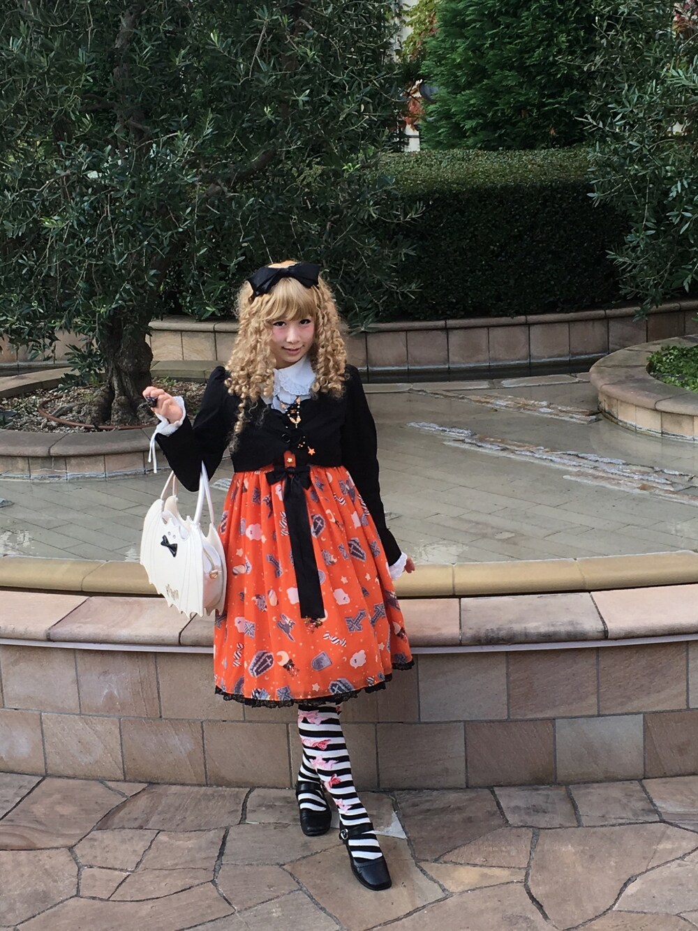 「ハロウィン、ロリータ、秋コーデ、秋、ロリィタ、ゆめかわいい、かわいい、原宿、outfit」｜「Angelic Prettyのアイテム（ジャンパースカート、オレンジ系）」を使った、鈴木りぇさん（レディース・156cm）の秋コーディネートの1枚目の写真