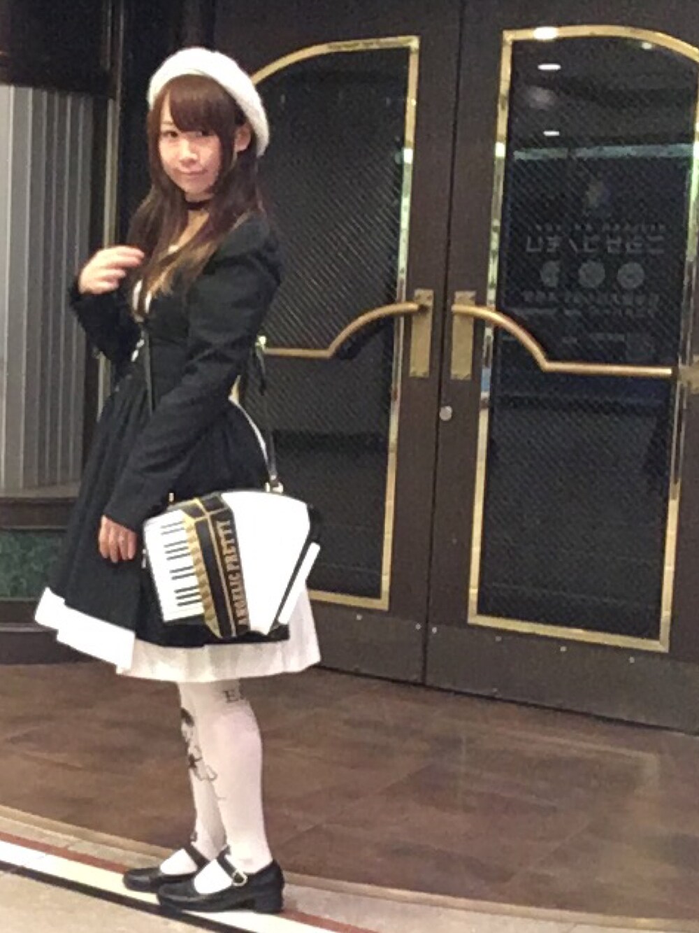「秋コーデ、秋冬、ブラック、モノトーン、ゴシック、outfit、gothic、black、Kawaii、Japan」｜「ATELIER BOZのアイテム（ワンピース、ブラック系）」を使った、鈴木りぇさん（レディース・156cm）の秋コーディネートの1枚目の写真