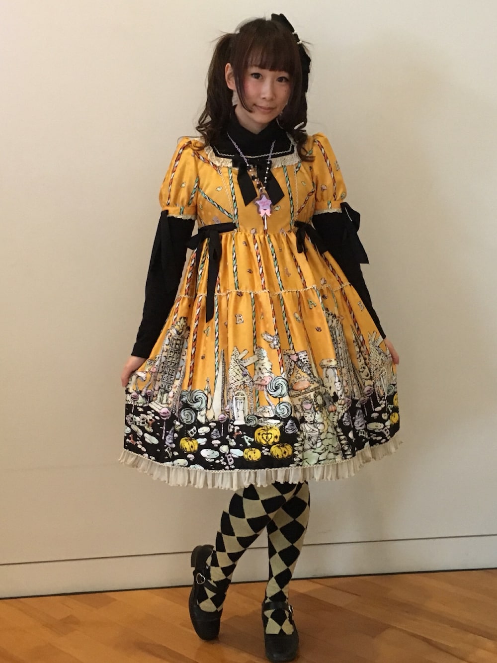 「ロリータ、ロリィタ、かわいい、原宿、柄ワンピース、オレンジ、outfit、lolita、Kawaii、Japan」｜「BABY,THE STARS SHINE BRIGHTのアイテム（ワンピース、オレンジ系）」を使った、鈴木りぇさん（レディース・156cm）の冬コーディネートの1枚目の写真