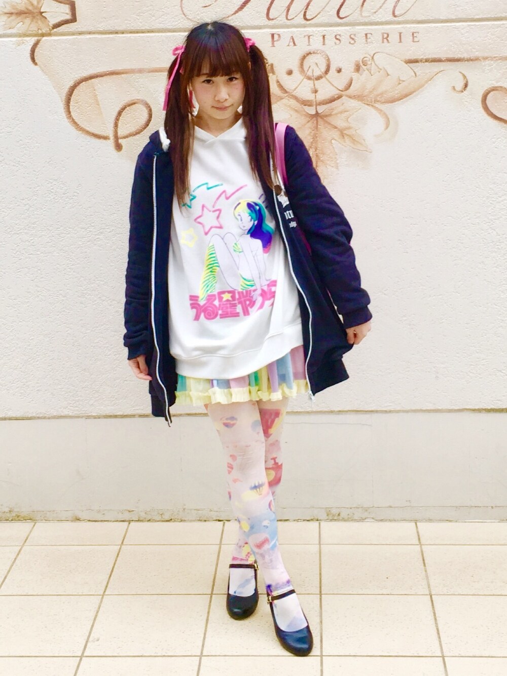 「パーカー、ゆめかわ、ゆめかわいい、ブラック、ピンク、ゆるコーデ、春、ピクニック、ラムちゃん、うる星やつら」｜「LISTEN FLAVORのアイテム（パーカー、ホワイト系）」を使った、鈴木りぇさん（レディース・156cm）の春コーディネートの1枚目の写真