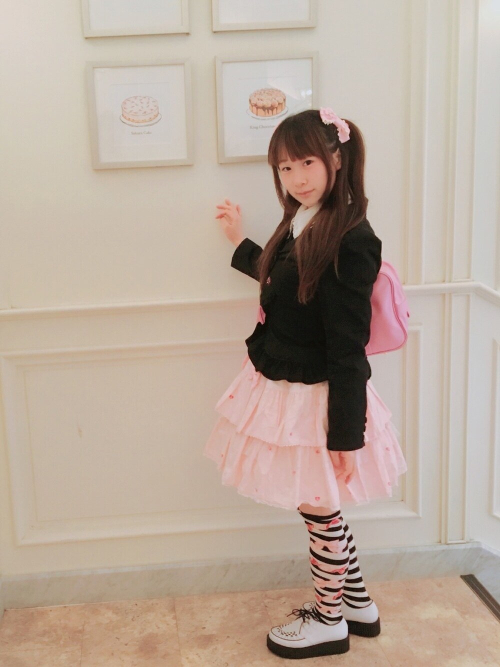「ラバーソール、ロリータ、春、黒ピンク、ピンク、ジャケット、ベスト、かわいい、ゴスロリ、パンク」｜「BLACK PEACE NOWのアイテム（その他アウター、ブラック系）」を使った、鈴木りぇさん（レディース・156cm）の春コーディネートの1枚目の写真