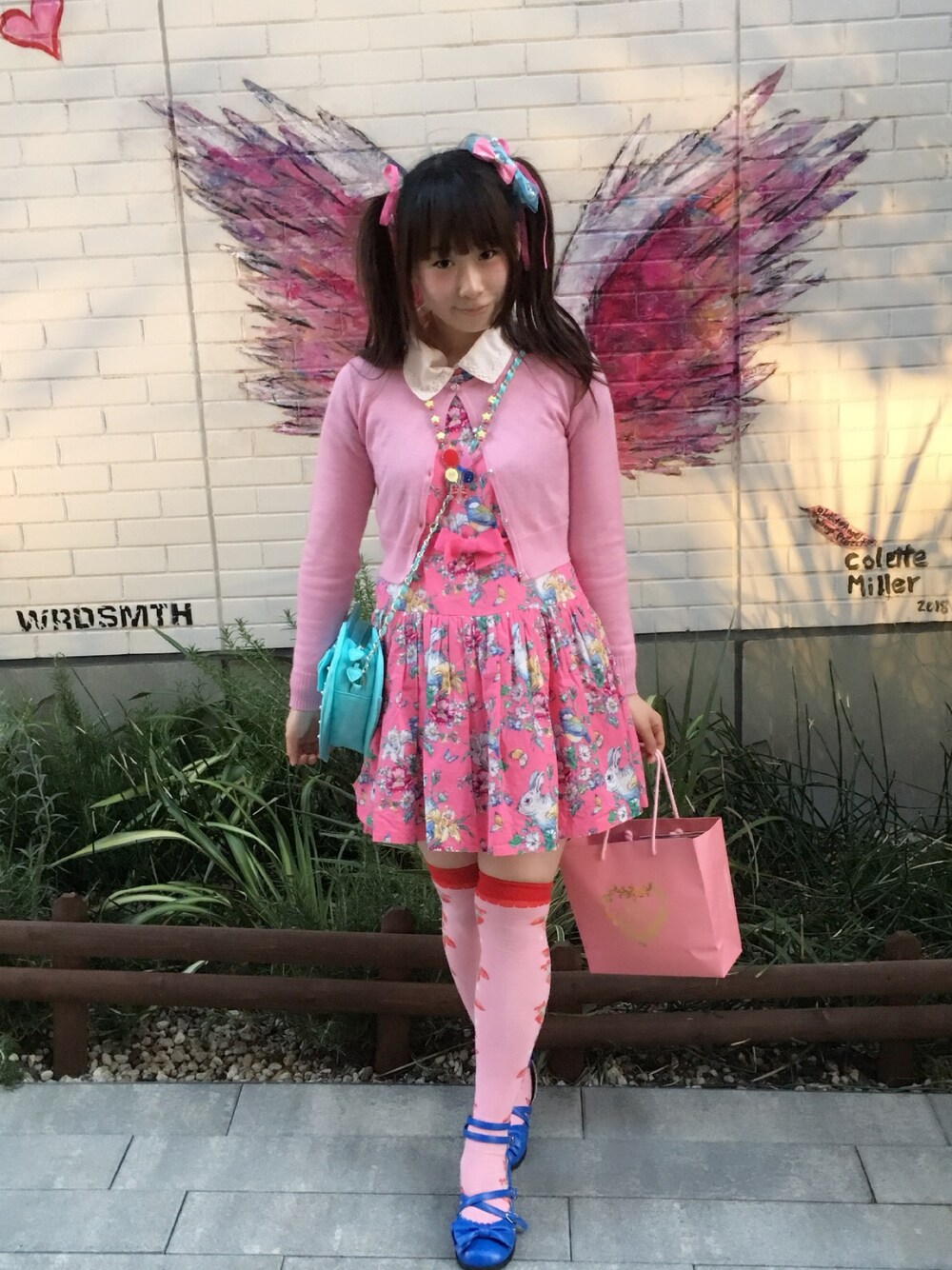 「春、花柄、ピンク、子供服、イースター、outfit、gap kids、Kawaii、かわいい、カーディガン」｜「GAPのGap プリントベルト ドロップウエスト ワンピース（ワンピース、ピンク系）」を使った、鈴木りぇさん（レディース・156cm）の春コーディネートの1枚目の写真
