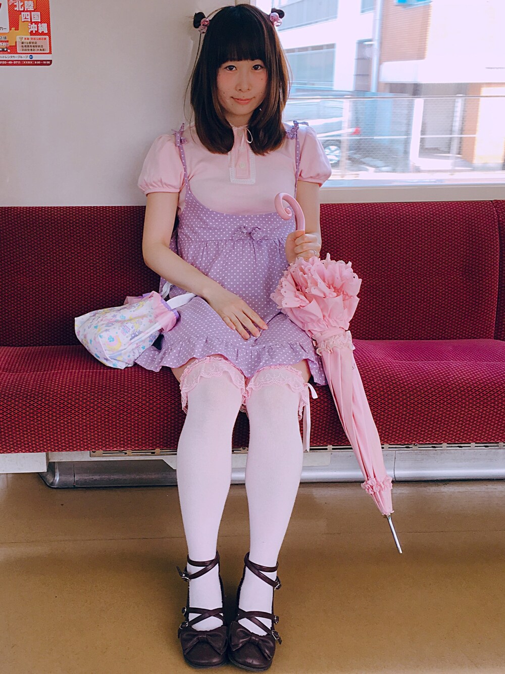 「休日スタイル、ラクチンコーデ、雨の日コーデ、お洒落さんとつながりたい、かわいい、ゆめかわいい、ピンク、紫、サロペット、原宿」｜「BABY,THE STARS SHINE BRIGHTのアイテム（Tシャツ/カットソー、ピンク系）」を使った、鈴木りぇさん（レディース・156cm）の夏コーディネートの1枚目の写真