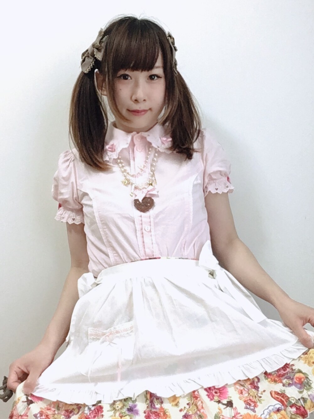 「夏、エプロン、ロリータ、ロリィタ、ゴスロリ、ロリータファッション、花柄スカート、lolita、Kawaii、lolitafashion」｜「Angelic Prettyのアイテム（シャツ/ブラウス、ピンク系）」を使った、鈴木りぇさん（レディース・156cm）の夏コーディネートの1枚目の写真