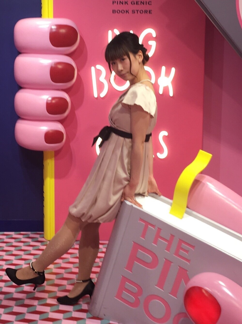 「結婚式、お呼ばれスタイル、パーティースタイル、結婚式 ワンピース、ドレス、ドレスシューズ、オトナ女子、ピンク、pink、dress」｜「LibertyDollのアイテム（ドレスシューズ、ブラック系）」を使った、鈴木りぇさん（レディース・156cm）の秋コーディネートの1枚目の写真