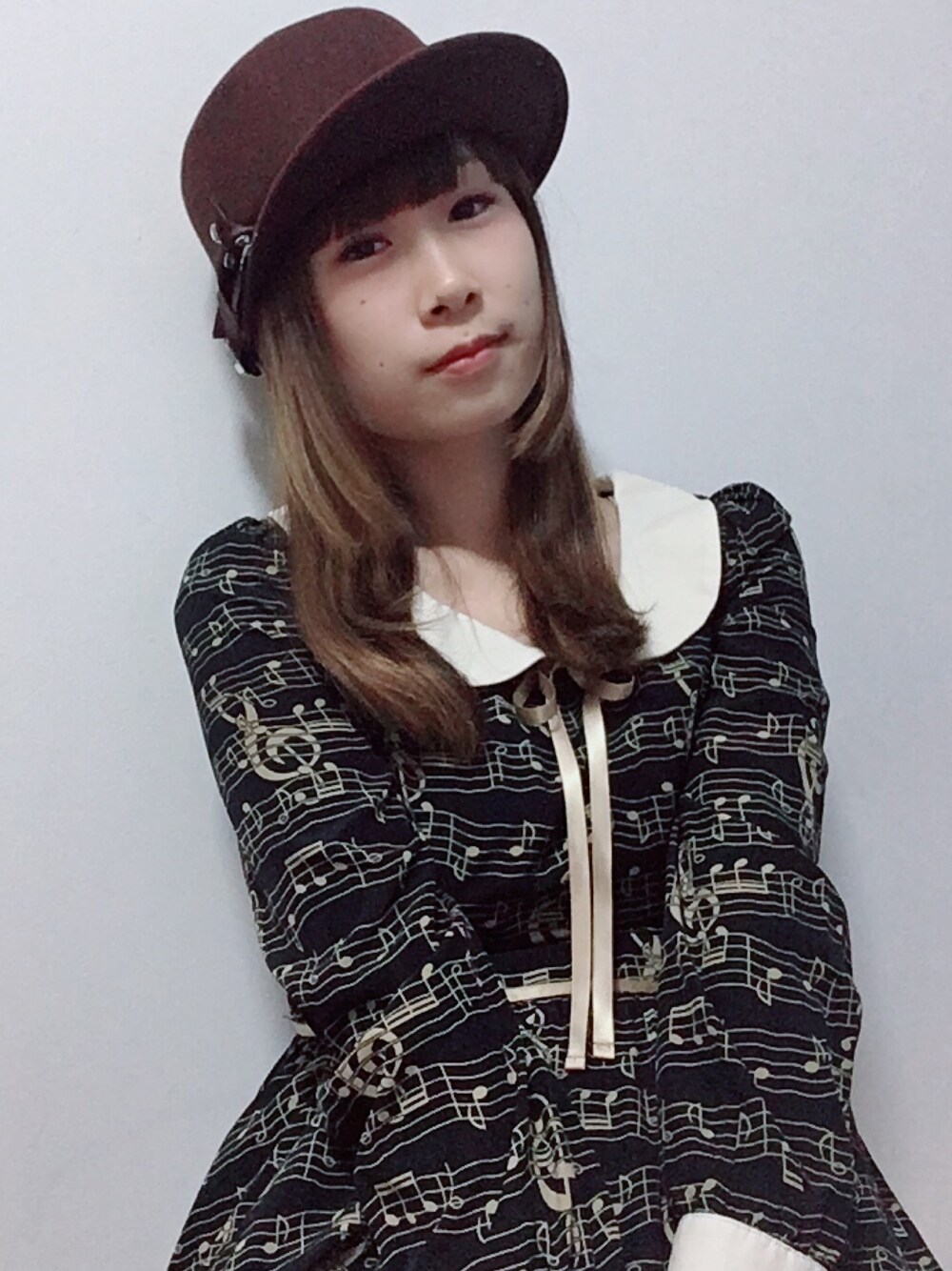 「冬コーデ、ワンピース、オトナ女子、ootd、ガーリー、秋のコーデ、クラシカル、かわいい系、ハットコーデ、プチプラコーデ」｜「BLUE ROGUEのアイテム（ワンピース、ブラック系）」を使った、鈴木りぇさん（レディース・156cm）の秋コーディネートの1枚目の写真