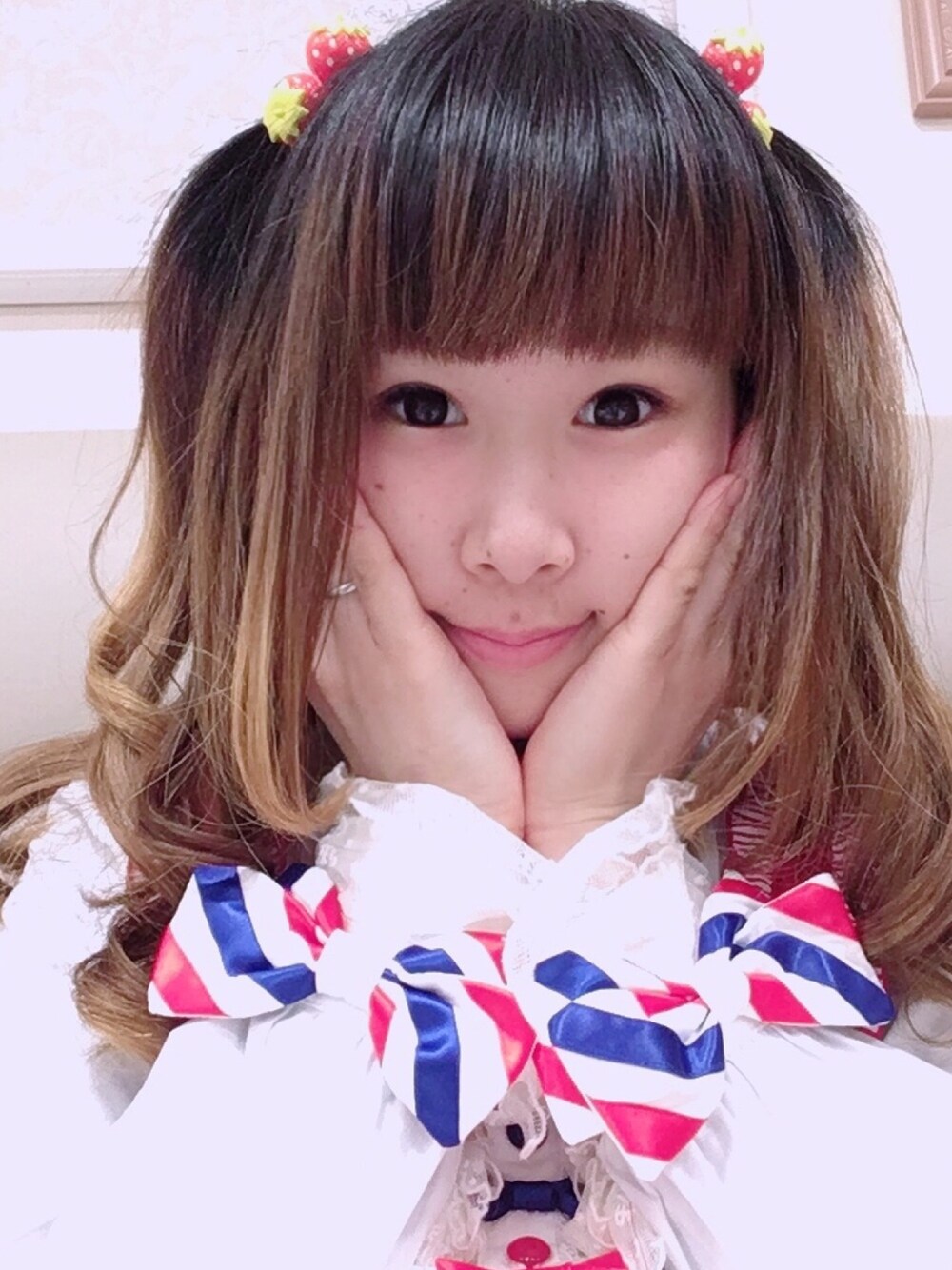 「ロリータ、ロリィタ、かわいい、ゆめかわいい、原宿、Kawaii、lolita、Japan、harajuku、Angelic Pretty」｜「Angelic Prettyのアイテム（シャツ/ブラウス、ホワイト系）」を使った、鈴木りぇさん（レディース・156cm）の冬コーディネートの1枚目の写真