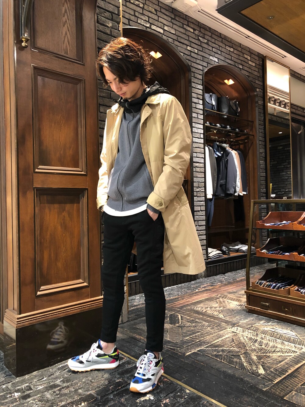 「ナノユニバース、nano・universe、スポーツミックス、ステンカラーコート、スエットパンツ、リーボック(Reebok)、レイヤードスタイル、パーカー、おしゃれさんと繋がりたい、春コーデ」｜「NANO universeのＷＬＧ　ナイロンワッシャーフードコート（ステンカラーコート、ベージュ系）」を使った、nano・universe 名古屋ラシック STAFFさん（メンズ・170cm）の春コーディネートの1枚目の写真