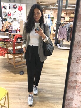 「EXPRESS（エクスプレス）のアイテム（スラックス）」を使った、Yang-Zeeさん（レディース・170cm）の春コーディネート