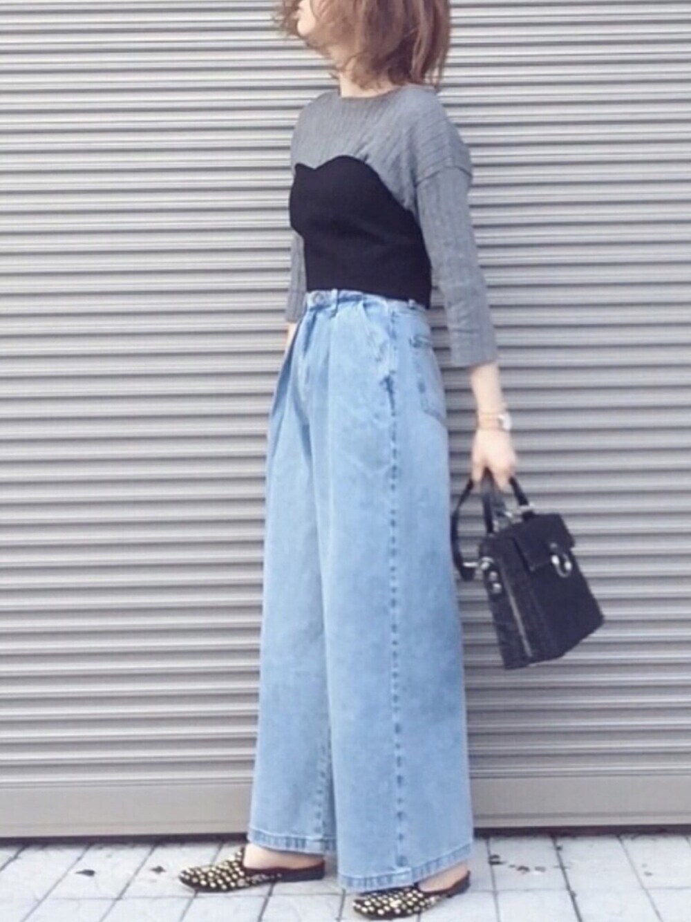 「春、休日スタイル、ビスチェ、バギーパンツ、デニムパンツ、かごバッグ」｜「Factor=のFactor= ワイドリブボートネックニット（ニット/セーター、グレー系）」を使った、chikaさん（レディース・162cm）の春コーディネートの1枚目の写真