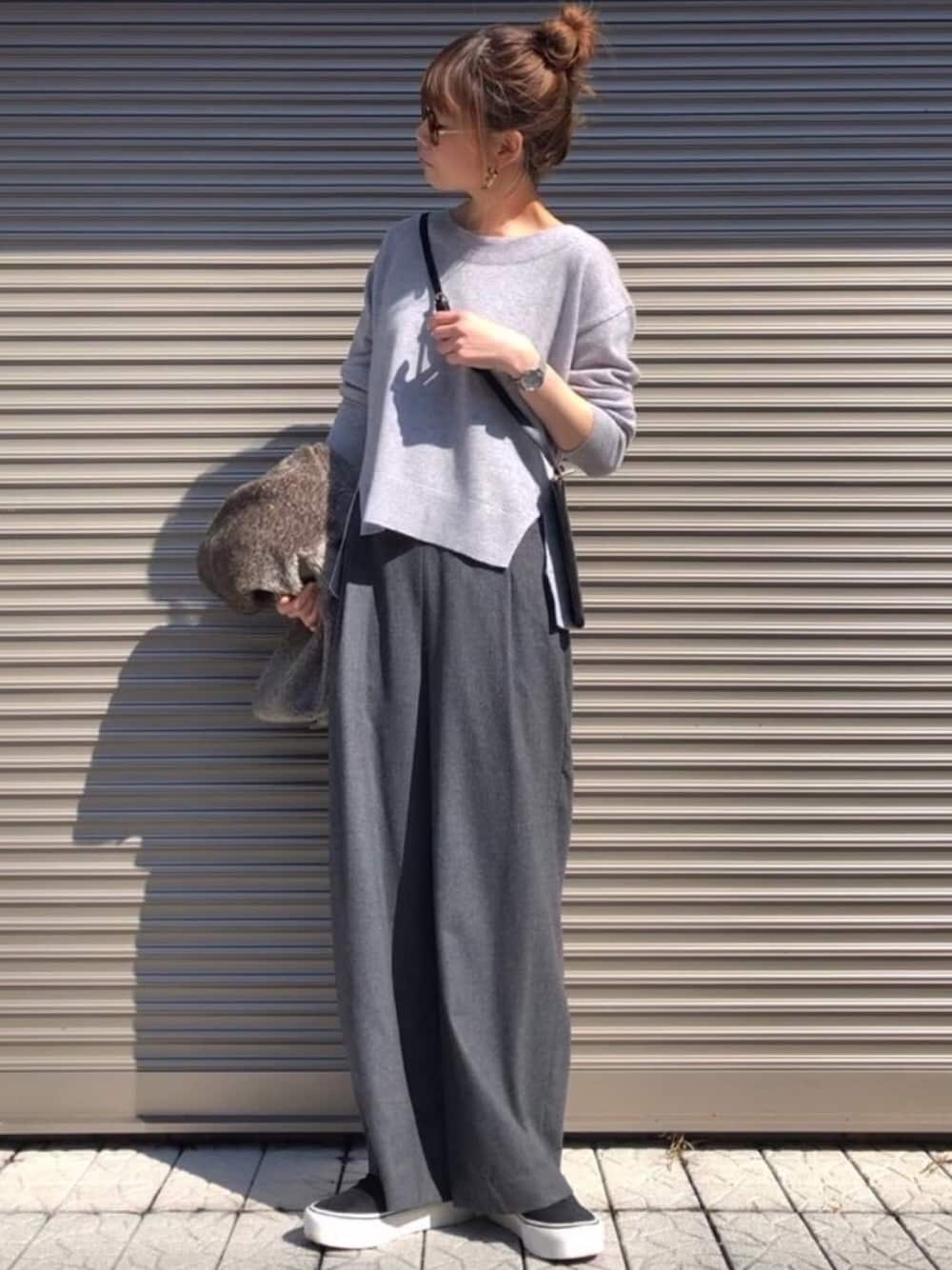 「ワイドパンツ、オトナカジュアル、大人カジュアル、シンプルコーデ、ボア、秋のコーデ、冬コーデ」｜「BEAUTY&YOUTH UNITED ARROWSのBY サキソニータックワイドパンツ 3◆（その他パンツ、グレー系）」を使った、chikaさん（レディース・162cm）の秋コーディネートの1枚目の写真
