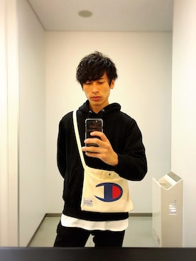 「Champion（チャンピオン）のアイテム（ショルダーバッグ）」を使った、AKIさん（メンズ・177cm）の秋コーディネート
