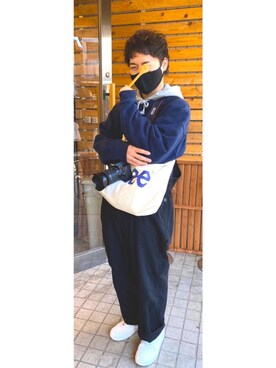 「スウエット」｜「アイテム（サロペット/オーバーオール）」を使った、熱田佐武さん（メンズ・170cm）の春コーディネート