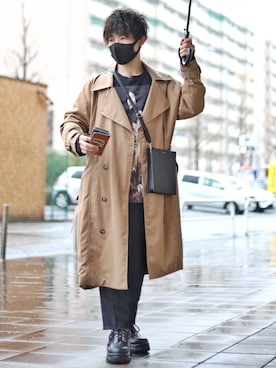 トレンチコートを使った ミニバッグ のメンズ人気ファッションコーディネート Wear