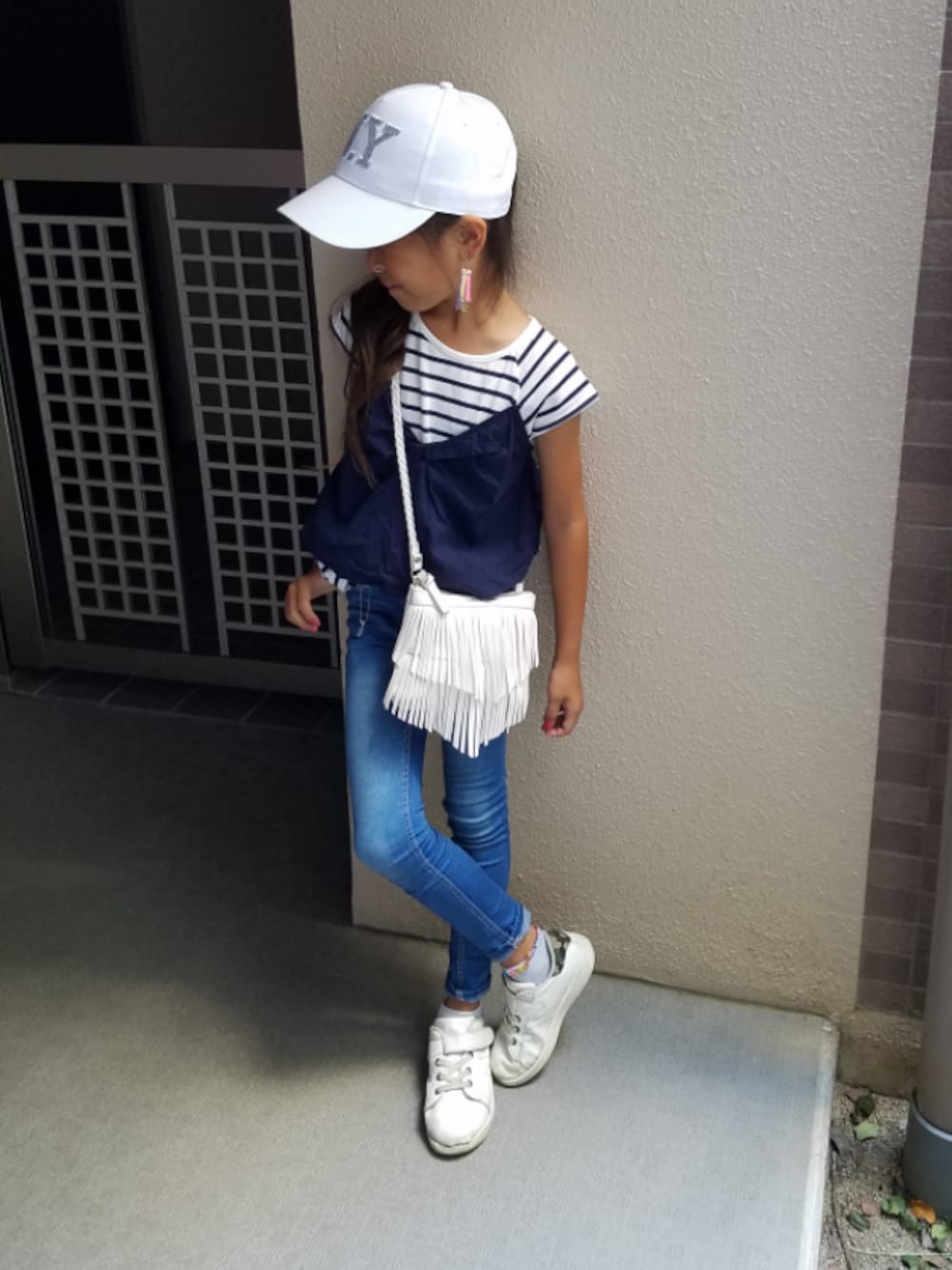 「H&Mのアイテム（キャップ、ホワイト系）」を使った、enaさん（キッズ・110cm）の夏コーディネートの1枚目の写真