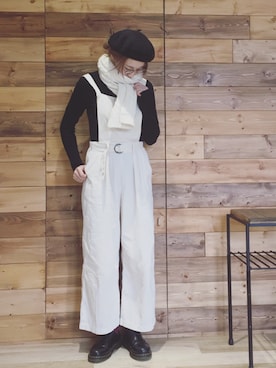 「MidiUmi（ミディウミ）のアイテム（オールインワン・サロペット）」を使った、ちばのぞみ。さん（レディース・165cm）の冬コーディネート