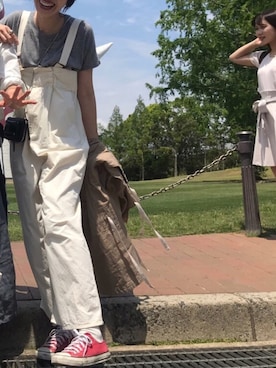 「赤コンバース」｜「アイテム（サロペット/オーバーオール）」を使った、tomoさん（レディース・163cm）の春コーディネート