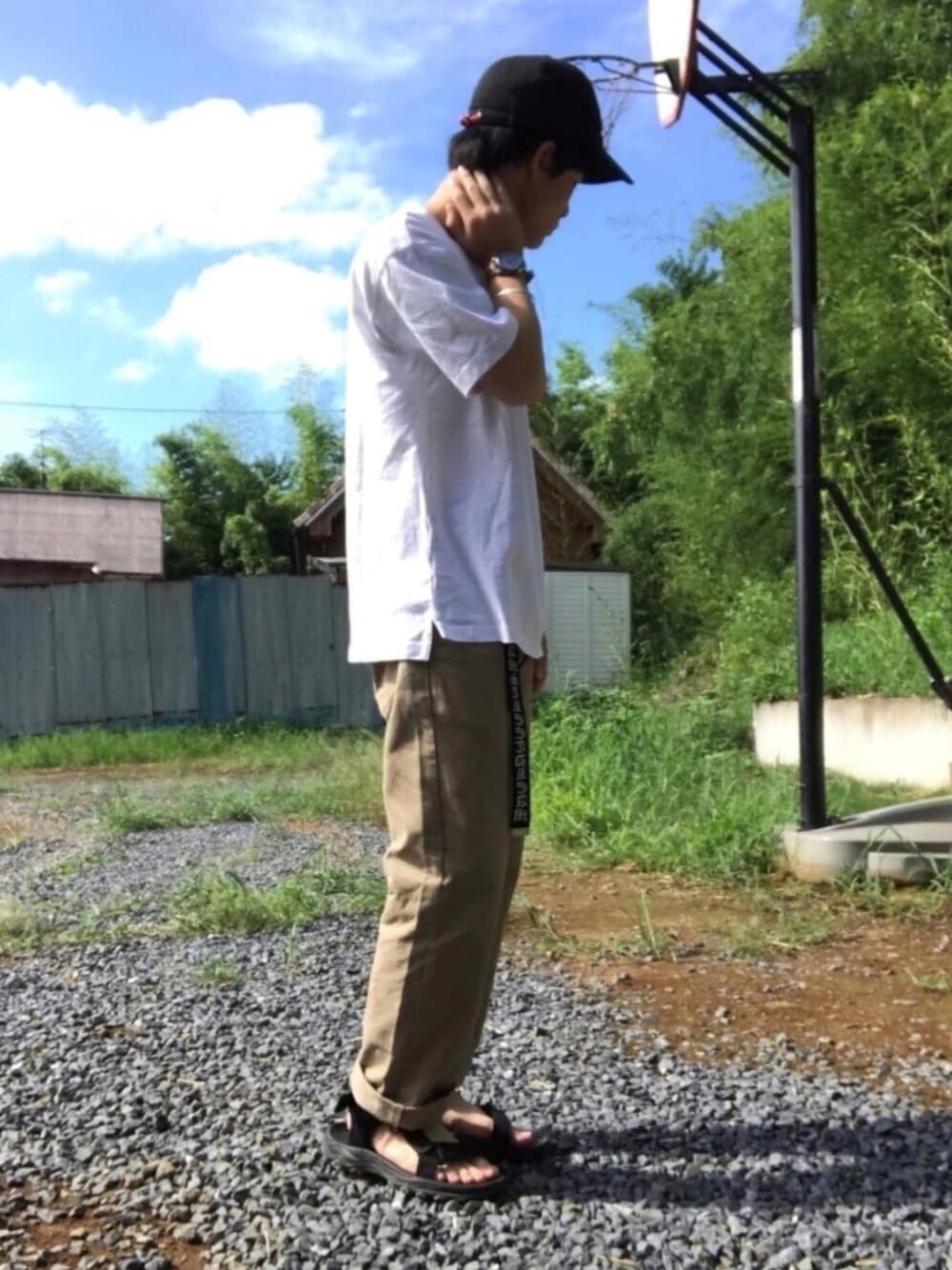 「カジュアル、ビッグT、ガチャベルト、低身長、Levi's、GU、キャップ、プチプラ、チノパン、無地T」｜「WEGOのWEGO/コードLOWキャップ（キャップ、ブラック系）」を使った、だいきさん（メンズ・159cm）の夏コーディネートの1枚目の写真