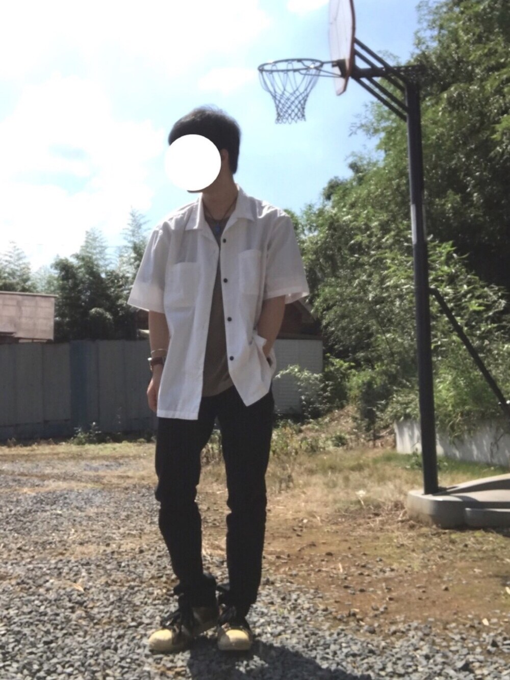 「スニーカー、adidas、高校生、ストリート、summer、カーキ、アズーロ・エ・マローネ、Timberland」｜「WEGOのWEGO/ブロードオープンカラーシャツ（シャツ/ブラウス、ホワイト系）」を使った、だいきさん（メンズ・159cm）の秋コーディネートの1枚目の写真