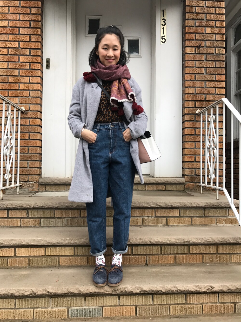 「NYCstyle、winter、longcoat、oxford shoes」｜「madewellのアイテム（マフラー、レッド系）」を使った、useecaraさん（レディース・163cm）の冬コーディネートの1枚目の写真
