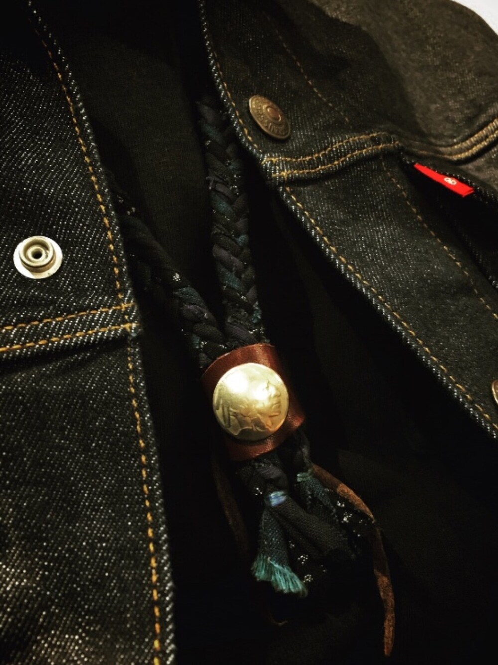 「oldsoil、老土主義、Levi's」｜「OldSoil-ismのアイテム（ネックレス、ブルー系）」を使った、Tseng J.さん（メンズ・176cm）の秋コーディネートの1枚目の写真