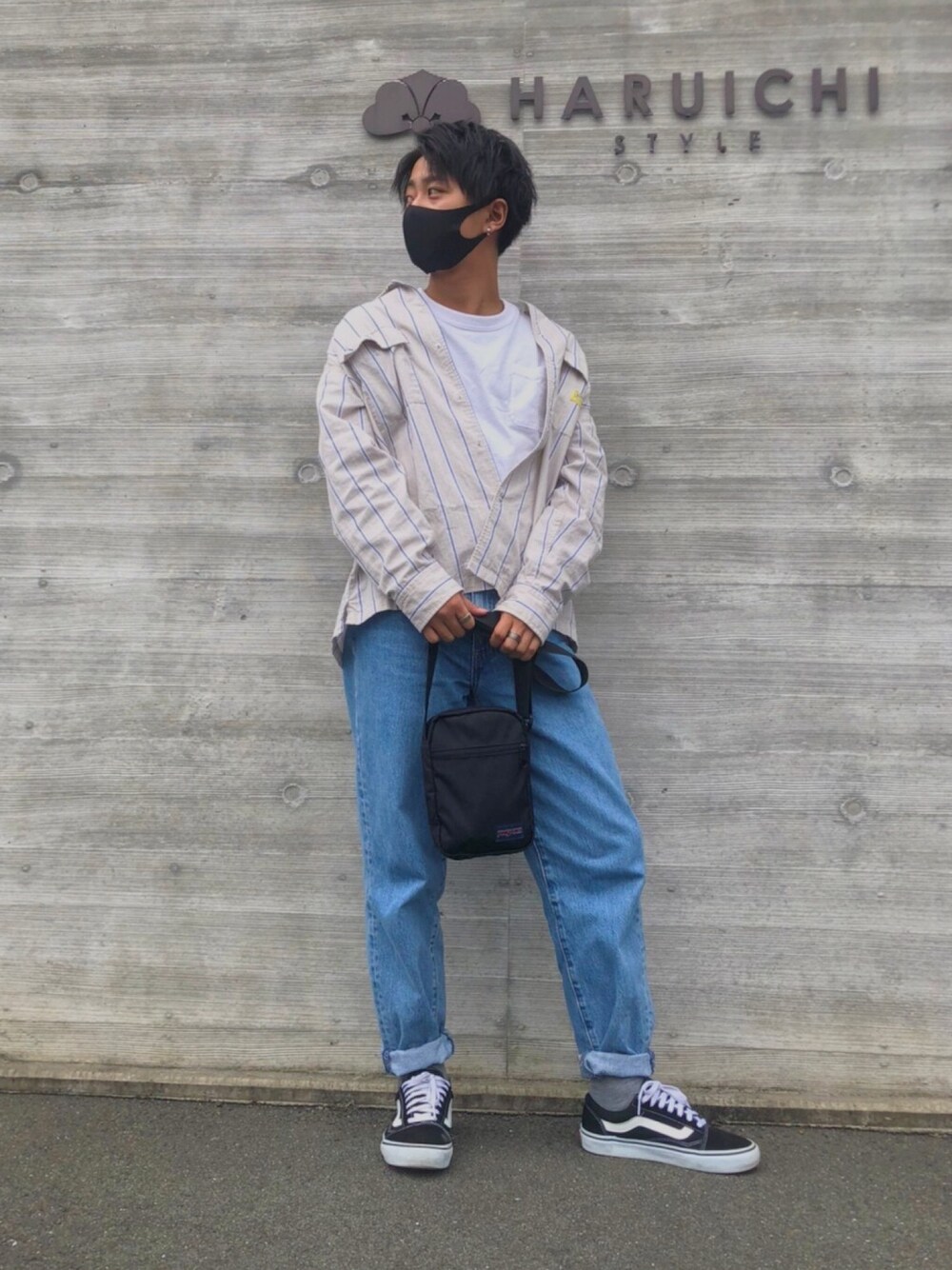 「カフェスタイル、古着、お洒落カフェ、浜松カフェ」｜「SMITH'Sのアイテム（シャツ/ブラウス、ベージュ系）」を使った、Ritaさん（メンズ・168cm）の秋コーディネートの1枚目の写真