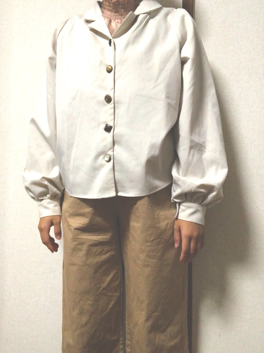 「修学旅行、台湾」｜「ems exciteのアイテム（トップス、ベージュ系）」を使った、Mioさん（レディース・153cm）の秋コーディネートの1枚目の写真