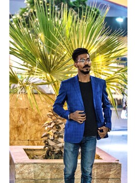 「blue」｜「アイテム（アナログ腕時計）」を使った、Ankur Bagaiさん（メンズ・180cm）の冬コーディネート