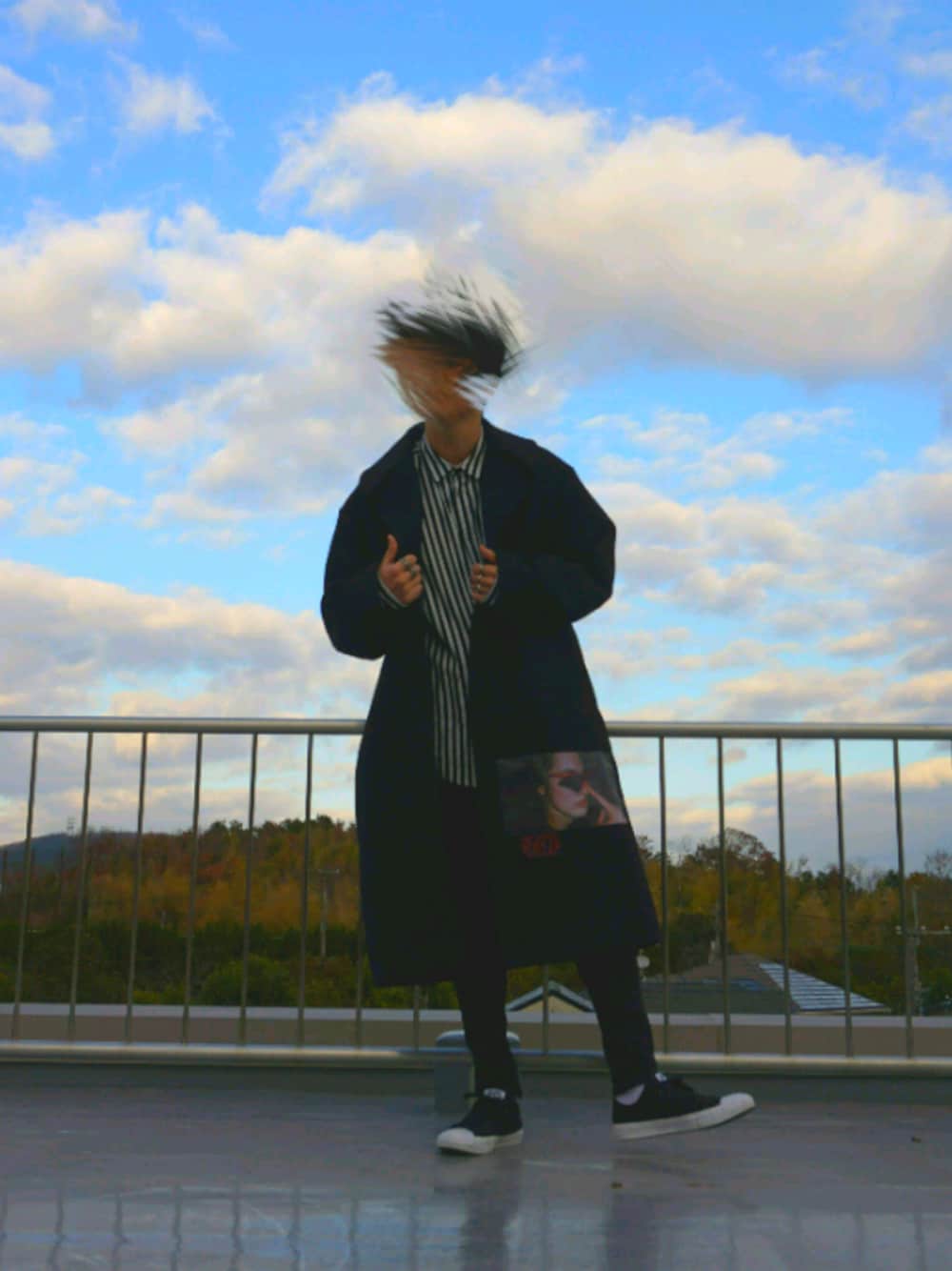 「misbhv、converse、Y-3、スニーカー、冬コーデ、おしゃれさんと繋がりたい、ブラック、オーバーサイズ、H&M、フォローミー」｜「MISBHVのアイテム（ジャケット/アウター、ブラック系）」を使った、ヨーヘイキックスさん（メンズ・177cm）の冬コーディネートの1枚目の写真