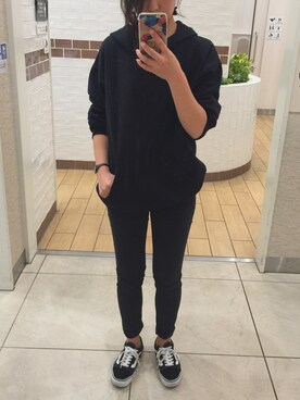 「GU（ジーユー）のアイテム（パーカー、ブラック系）」を使った、funoさん（レディース・166cm）の冬コーディネート