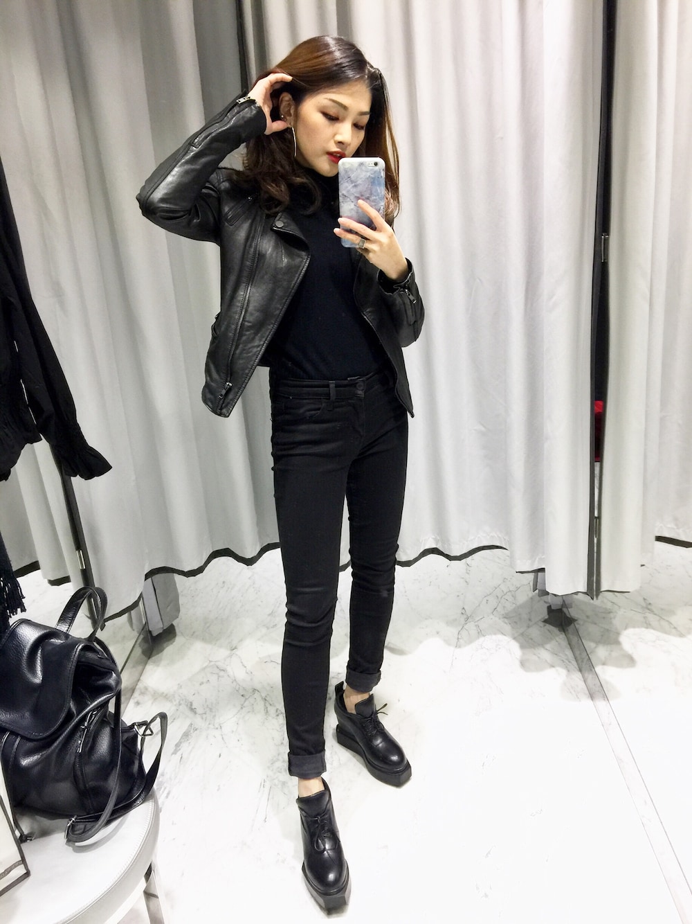 「black、ALL BLACK、skiny、pants、leather jacket」｜「Levi'sのアイテム（その他パンツ、ブラック系）」を使った、Enidlamさん（レディース・155cm）の冬コーディネートの1枚目の写真