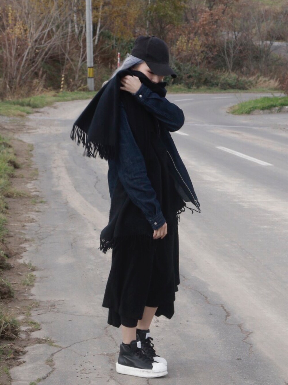 「winter、Japan、onepiece、denim jacket」｜「H&Mのアイテム（デニムジャケット、ブルー系）」を使った、Enidlamさん（レディース・155cm）の秋コーディネートの1枚目の写真