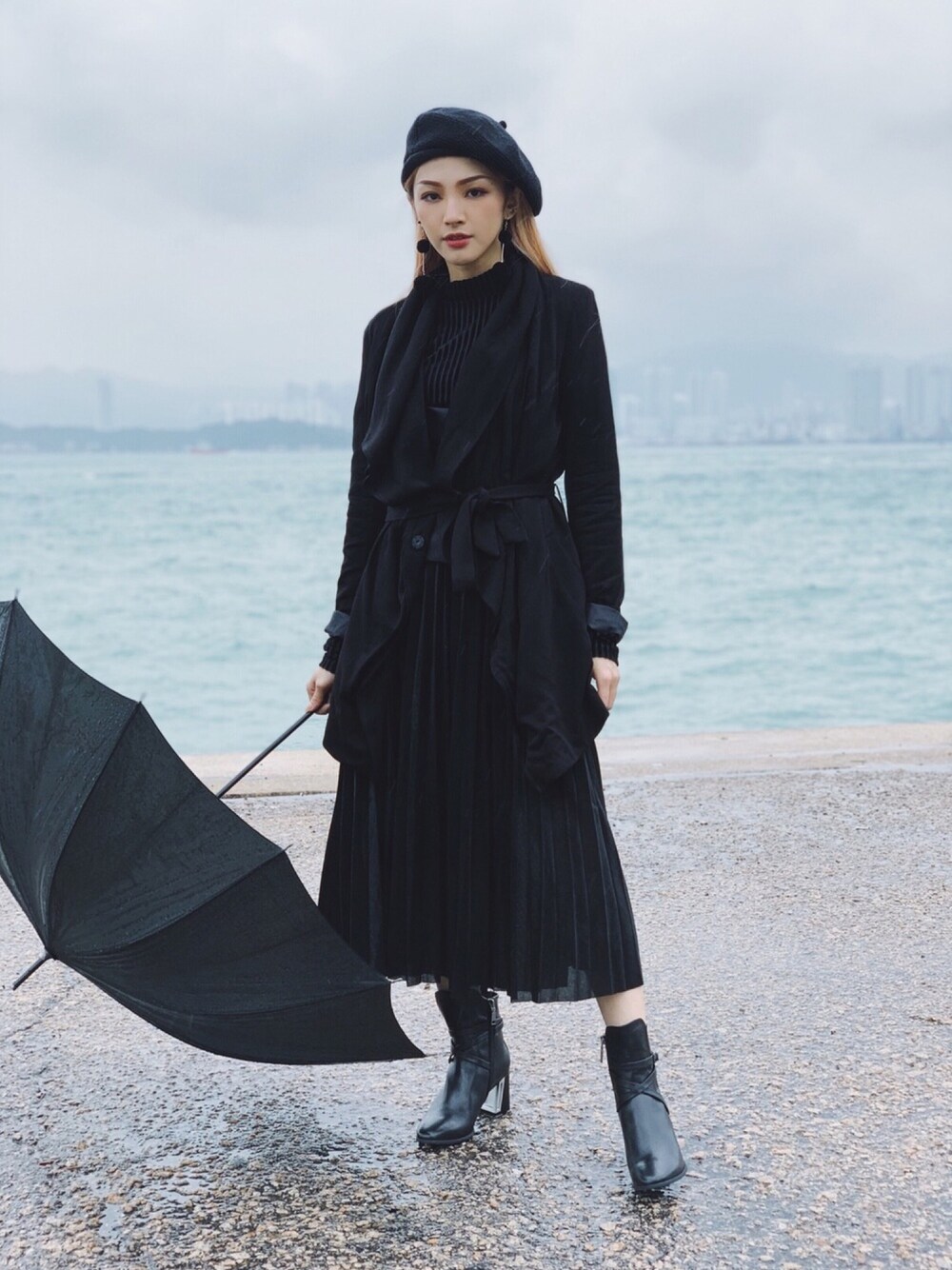 「ALLBLACK」｜「H&Mのアイテム（ジャケット/アウター、ブラック系）」を使った、Enidlamさん（レディース・155cm）の秋コーディネートの1枚目の写真