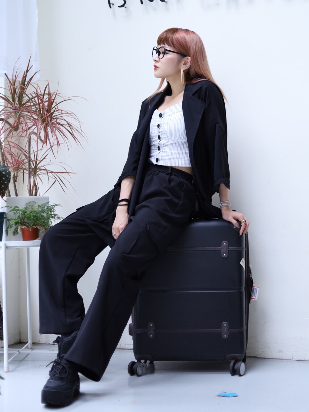 「VINTAGEのアイテム（ベスト、ホワイト系）」を使った、Enidlamさん（レディース・155cm）の春コーディネートの1枚目の写真