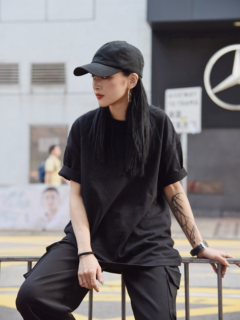 「Groceryのアイテム（Tシャツ/カットソー、ブラック系）」を使った、Enidlamさん（レディース・155cm）の秋コーディネートの1枚目の写真