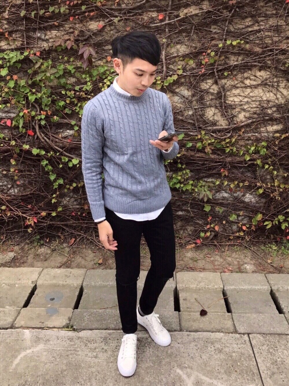 「date、華山、樹牆、臺北、冷」｜「GUのアイテム（シャツ/ブラウス、ホワイト系）」を使った、Josephさん（メンズ・163cm）の冬コーディネートの1枚目の写真