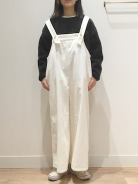 「ホワイトサロペット」｜ミカさん（レディース・160cm）の冬コーディネート