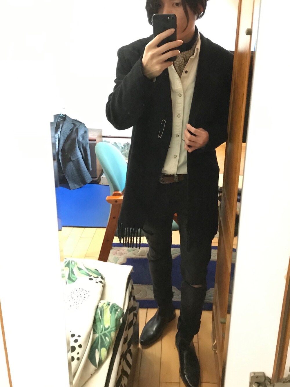 「H&Mのアイテム（チェスターコート、ブラック系）」を使った、Ph  Cさん（メンズ・171cm）の冬コーディネートの1枚目の写真