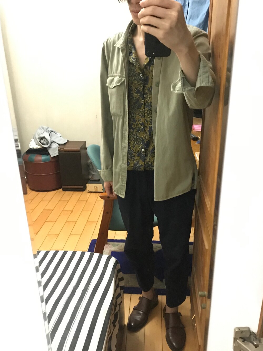 「ZARAのアイテム（シャツ/ブラウス、ゴールド系）」を使った、Ph  Cさん（メンズ・171cm）の春コーディネートの1枚目の写真