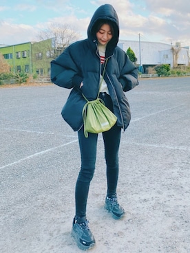 「MOUSSY（マウジー）のHW Rebirth L/BLACK SKINNY（デニムパンツ）」を使った、高千 真穂さん（レディース・165cm）の冬コーディネート