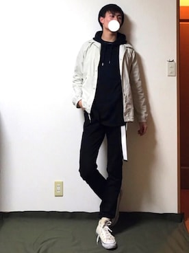 「アイテム（ナイロンジャケット、ホワイト系）」を使った、FUJIさん（メンズ・182cm）の春コーディネート