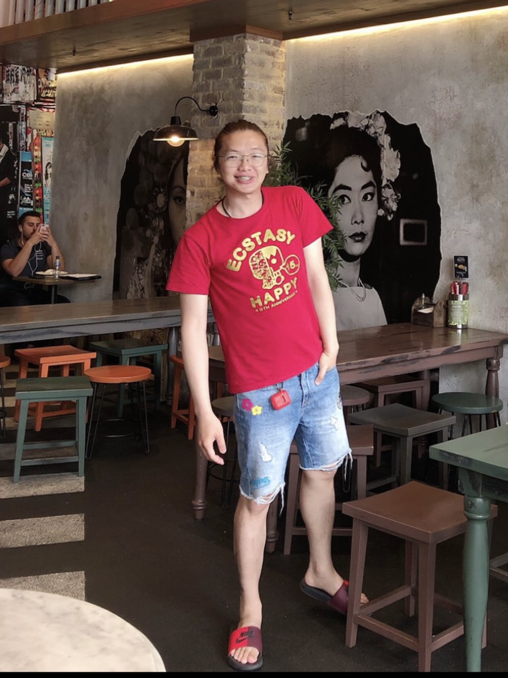 「sydney、taiwanese、summer」｜「NIKEのアイテム（ビーチサンダル、レッド系）」を使った、李瑞可さん（メンズ・170cm）の夏コーディネートの1枚目の写真
