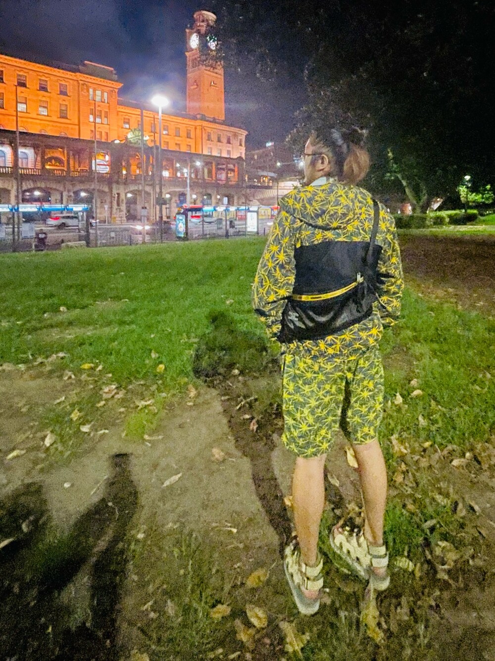 「taiwanese、sydney、RaycoStyle」｜「NIKE ACGのアイテム（ナイロンジャケット、イエロー系）」を使った、李瑞可さん（メンズ・170cm）の冬コーディネートの1枚目の写真
